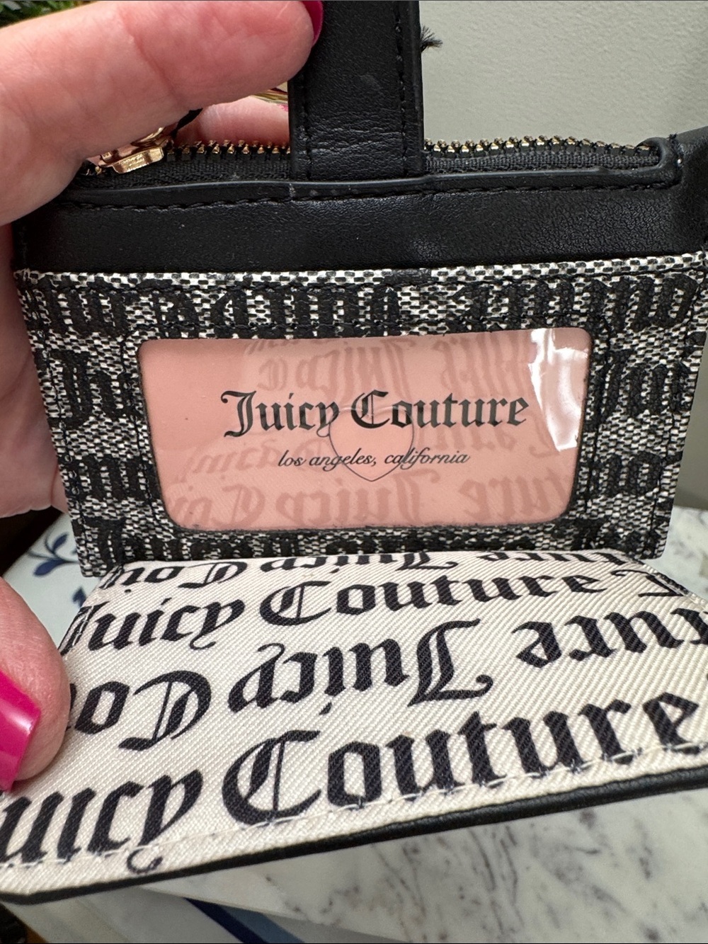 Juicy Couture Black & White Logo Tab Card Case with Gold Heart Charm - Picture 2 of 7